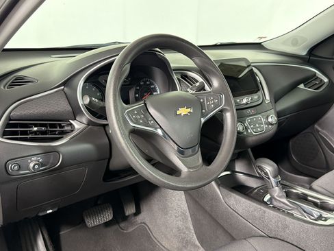 Used 2025 Chevrolet Malibu LT FWD image 3