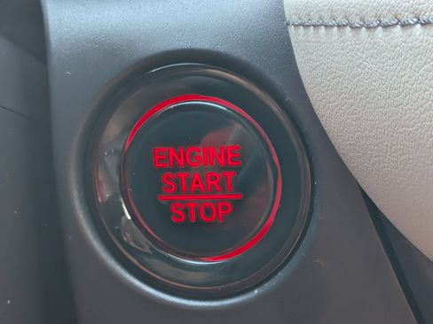 Certified 2025 Honda HR-V EX-L image 17