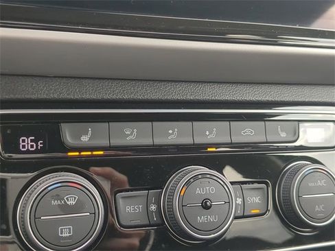 Used 2023 Volkswagen Atlas SE w/ Black Wheel Package image 21