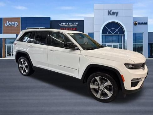 New 2025 Jeep Grand Cherokee Limited w/ Luxury Tech Group II AWD/4WD image 8