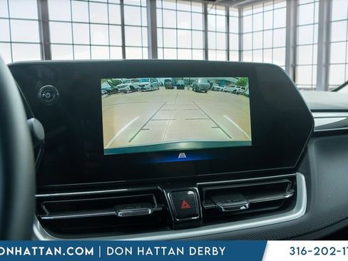 Used 2024 Chevrolet TrailBlazer LT w/ Convenience Package FWD image 9