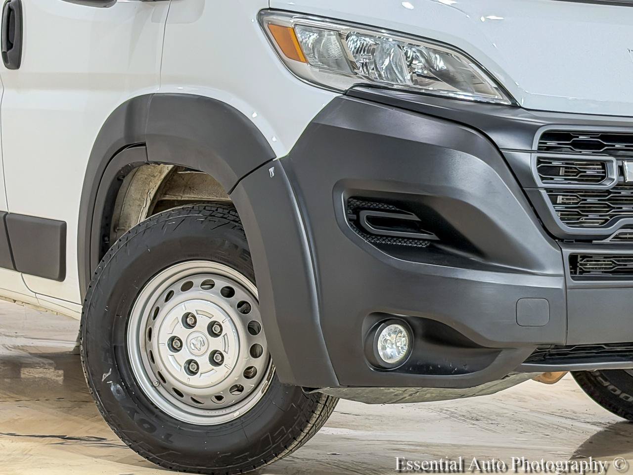 Used 2024 RAM ProMaster 2500 w/ Convenience Group FWD image 3