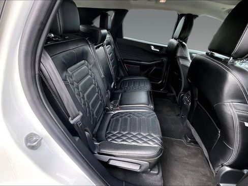 Used 2024 Ford Escape Platinum w/ Premium Technology Package AWD/4WD image 16
