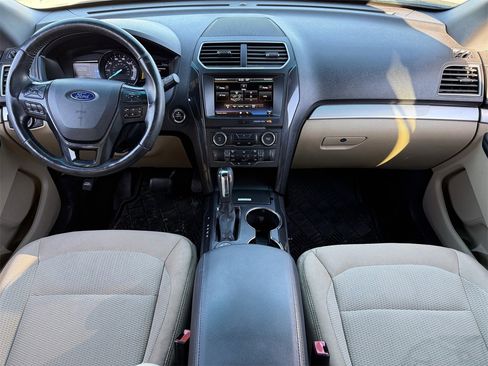 Used 2016 Ford Explorer XLT w/ Equipment Group 201A image 9