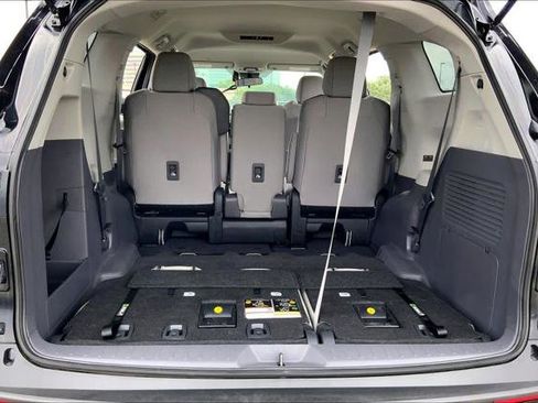 Certified 2024 Toyota Sienna LE FWD image 34