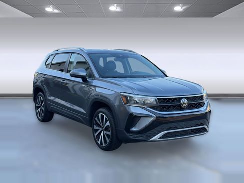 Used 2024 Volkswagen Taos SE image 7