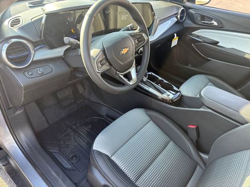 New 2026 Chevrolet Trax LT w/ LT Convenience Package FWD image 15