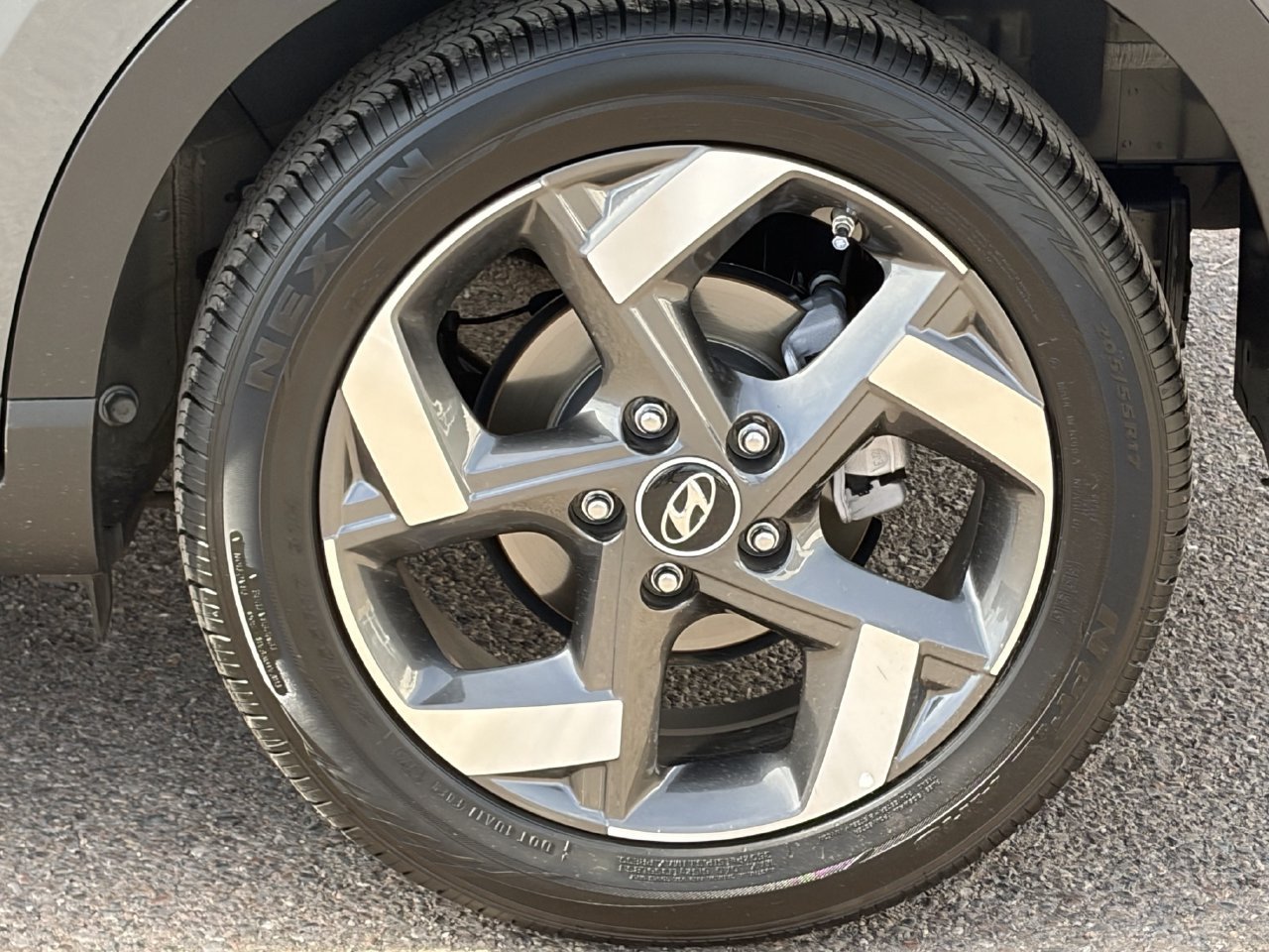 Used 2025 Hyundai Venue Limited FWD image 10