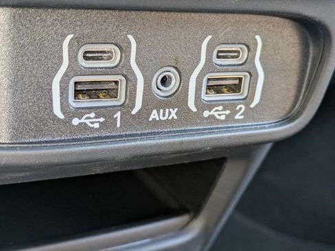 Certified 2025 Chrysler Pacifica Select FWD image 24