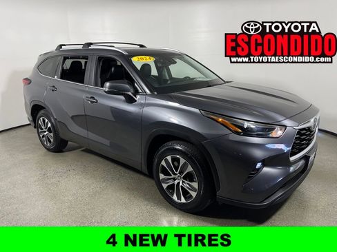 Certified 2024 Toyota Highlander XLE image 1