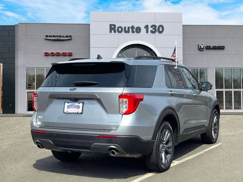 Used 2024 Ford Explorer XLT w/ Equipment Group 202A AWD/4WD image 4