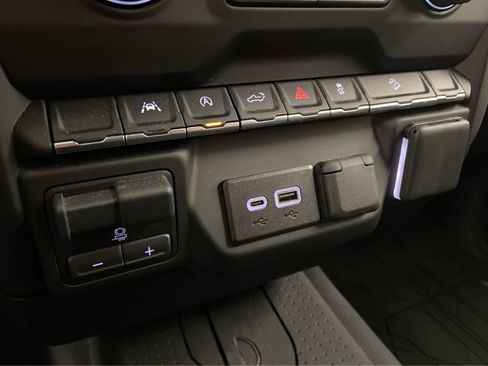 Used 2024 Chevrolet Silverado 1500 Custom Trail Boss w/ LPO, Dark Essentials Package image 29