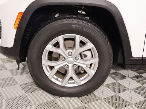 Used 2023 Jeep Grand Cherokee Limited image 17