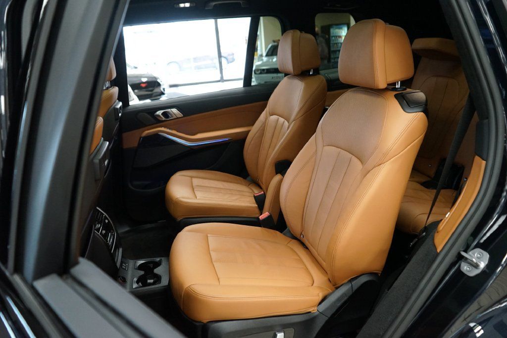 Used 2022 BMW X7 xDrive40i w/ M Sport Package AWD/4WD image 61
