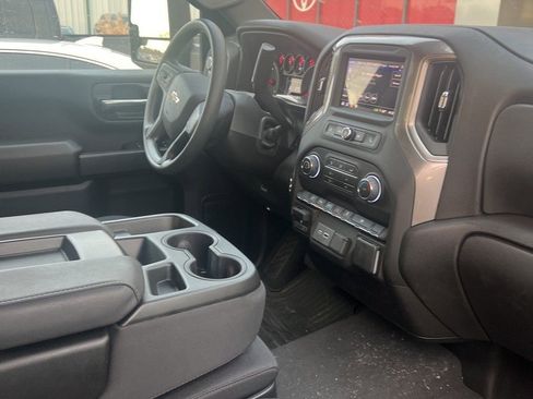 Used 2025 Chevrolet Silverado 2500 Custom w/ Custom Value Package image 15