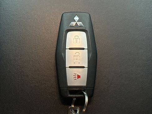 Used 2022 Mitsubishi Outlander ES image 22