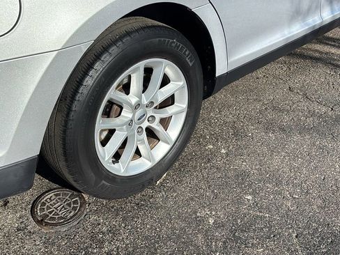 Used 2015 Ford Taurus SE image 8