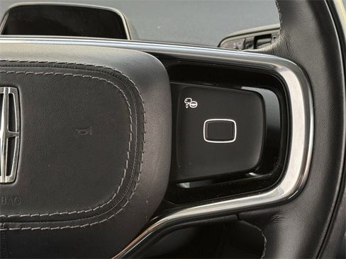 Used 2025 Lincoln Navigator Reserve image 14