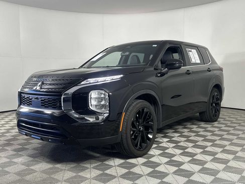 Used 2022 Mitsubishi Outlander SEL Black Edition image 4