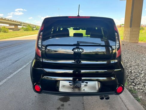 Used 2018 Kia Soul ! FWD image 4