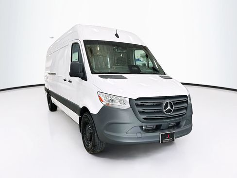 Used 2025 Mercedes-Benz Sprinter 2500 image 1