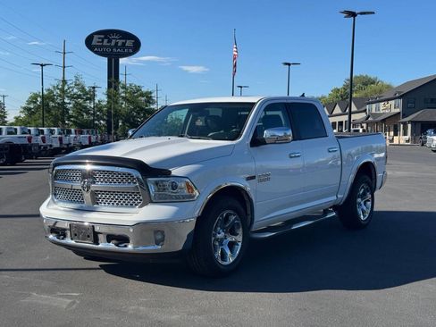 Used 2017 RAM 1500 Laramie w/ Convenience Group AWD/4WD image 3