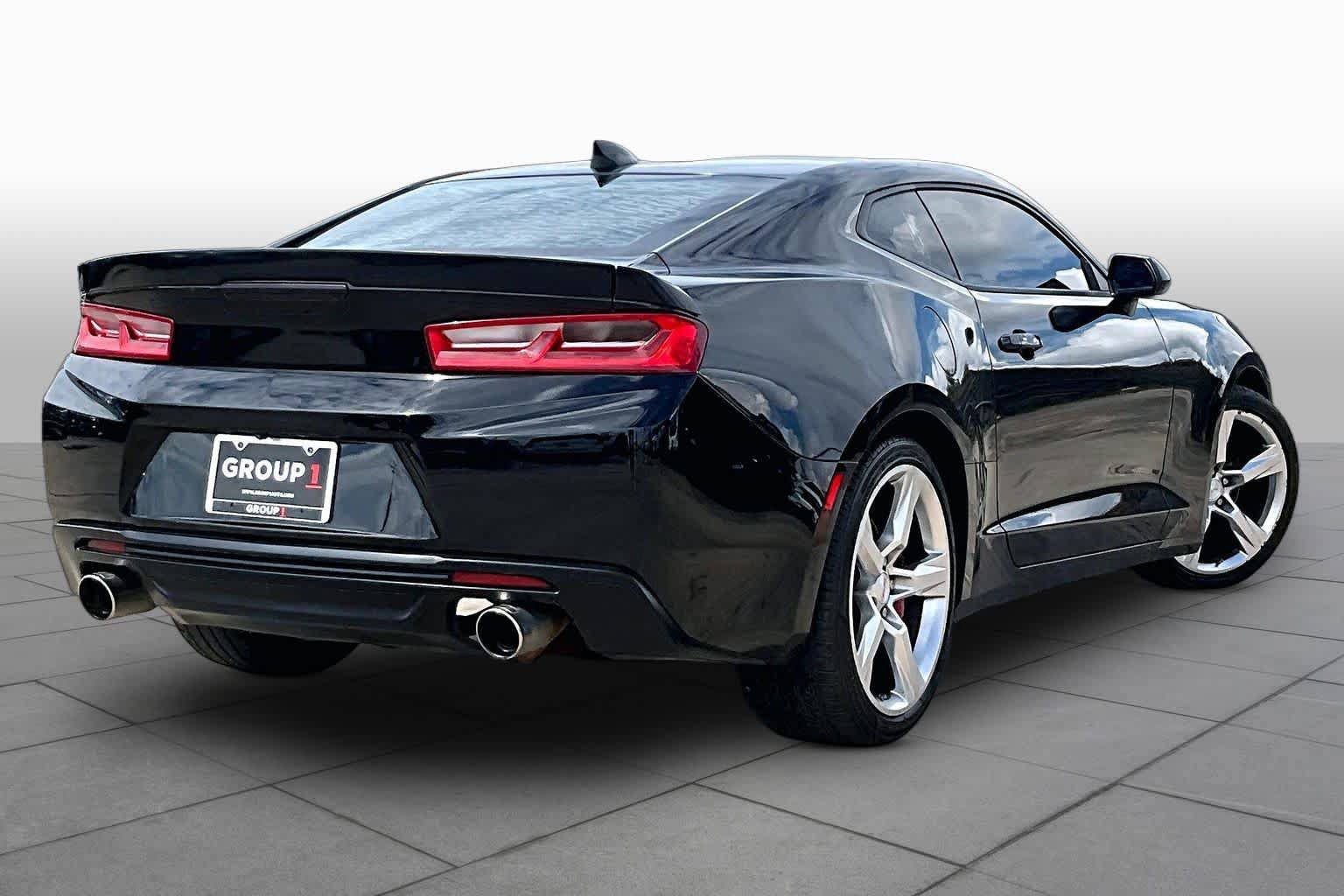 Used 2018 Chevrolet Camaro SS RWD image 13