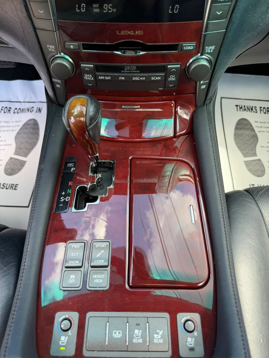Used 2007 Lexus LS 460 L w/ Luxury Pkg RWD image 18
