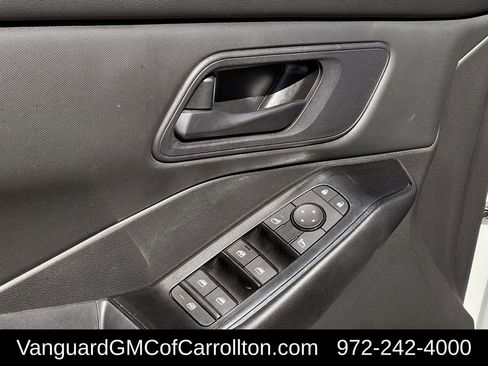 Used 2024 Nissan Rogue S image 22