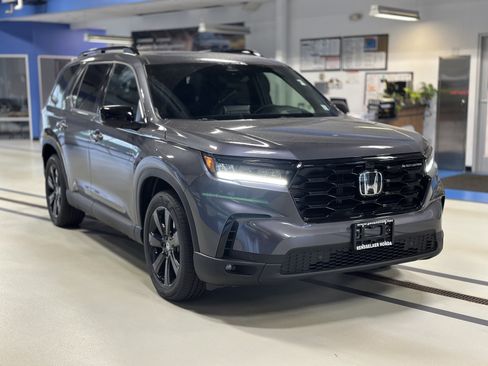 New 2025 Honda Pilot Black Edition image 3