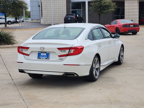 Certified 2018 Honda Accord Touring image 5