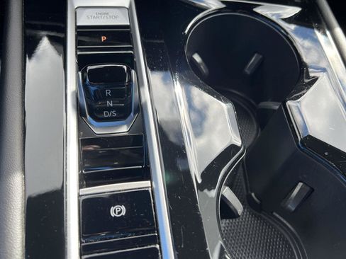 Used 2024 Volkswagen Atlas Cross Sport SE image 33