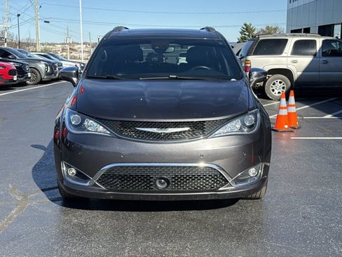 Used 2020 Chrysler Pacifica Limited image 17