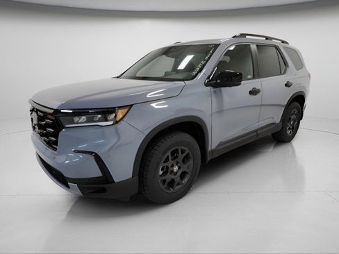 New 2025 Honda Pilot TrailSport image 3