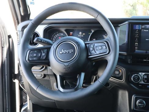 Used 2024 Jeep Wrangler Unlimited w/ Convenience Group AWD/4WD image 27