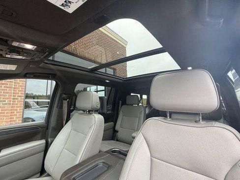 Used 2023 GMC Yukon XL SLT w/ SLT Premium Package AWD/4WD image 24