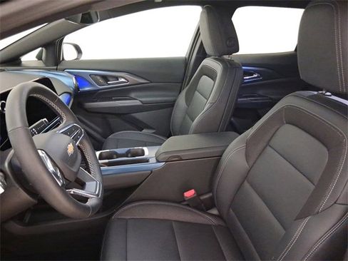 Used 2025 Chevrolet Equinox EV LT w/ Convenience Package image 12