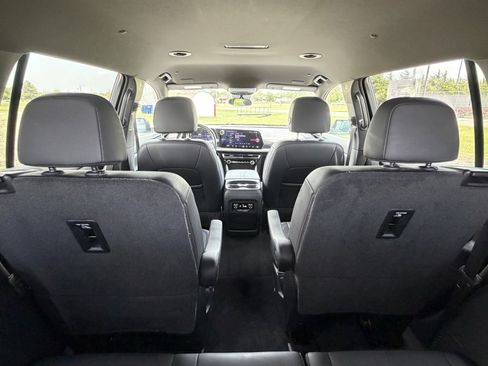 Used 2025 Chevrolet Traverse LT AWD/4WD image 21