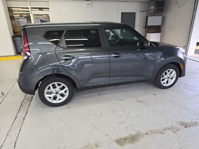 Used 2025 Kia Soul LX FWD image 6