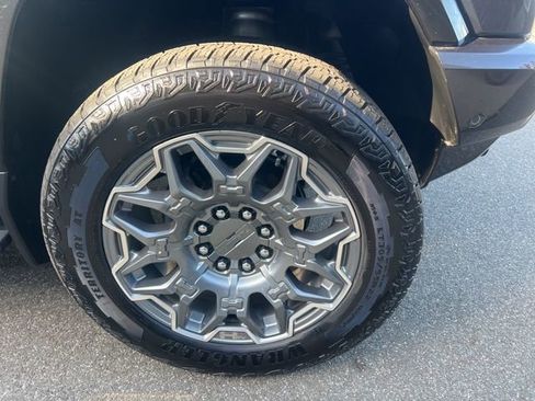 Used 2025 GMC Hummer EV 3X image 13