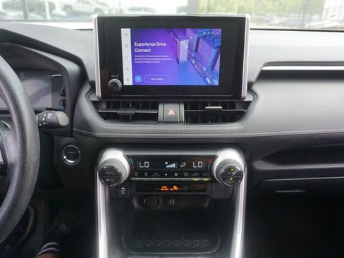 Used 2025 Toyota RAV4 XLE AWD/4WD image 9