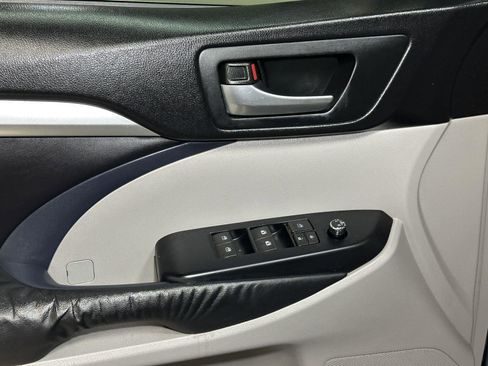 Used 2015 Toyota Highlander XLE image 21