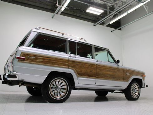 Used 1986 Jeep Grand Wagoneer image 9