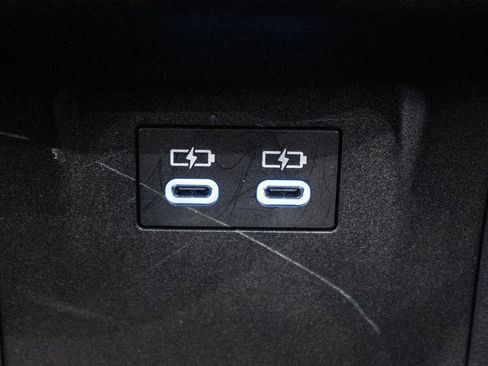 Used 2025 Toyota Prius LE image 31