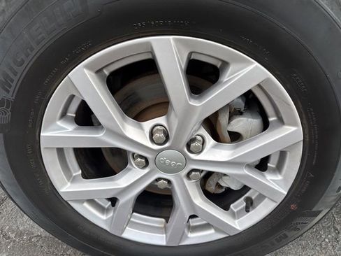 Used 2022 Jeep Grand Cherokee Limited image 14