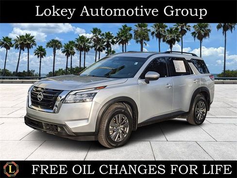 Certified 2022 Nissan Pathfinder SV image 1