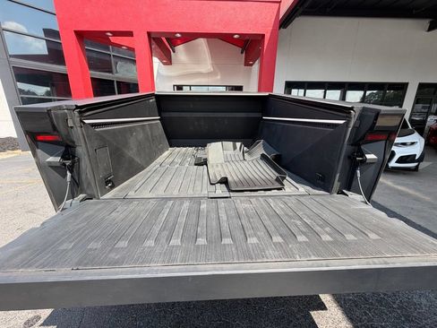 Used 2024 Tesla Cybertruck AWD Crew Cab image 10