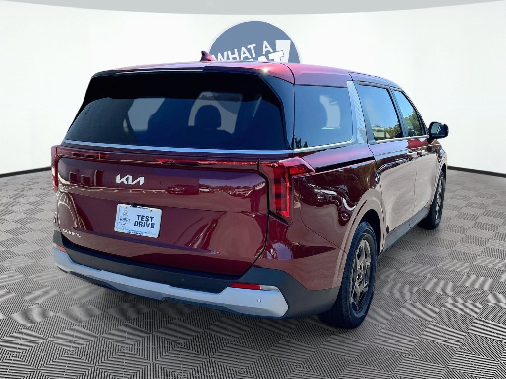 Certified 2025 Kia Carnival FWD image 6