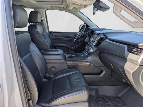 Used 2017 Chevrolet Suburban LT image 24