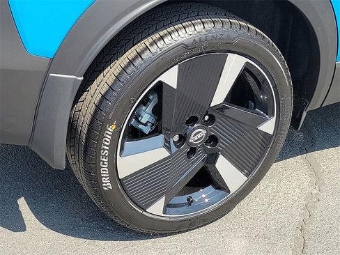 New 2025 Nissan Kicks SR image 3